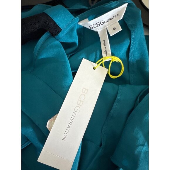 NWT BCBGeneration Teal Ruffled Sleeveless Blouse with Lace Back Size M - Picture 3 of 3